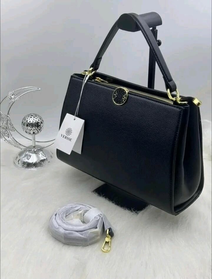 Sac à main élégant en cuir noir