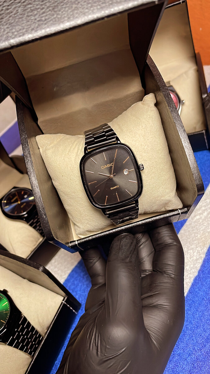 Montre Noire cadran noir