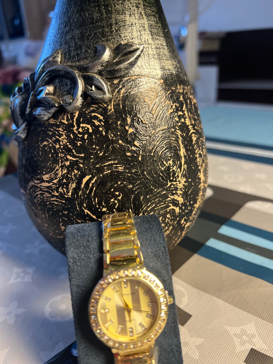 Montre Femme Dorée Élégante