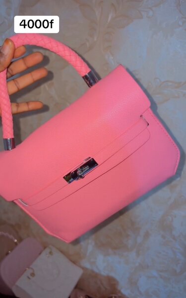 Sac à main rose élégant