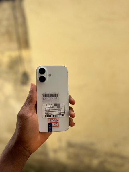 iPhone 16 simple