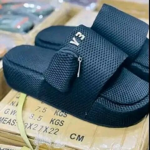 Sandales noires avec pochette