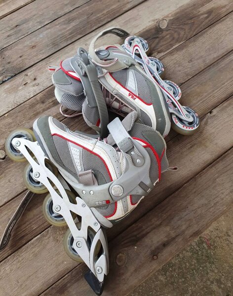 Roller en ligne réglable gris et rouge