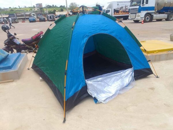 Tente de camping 4 places verte et bleue