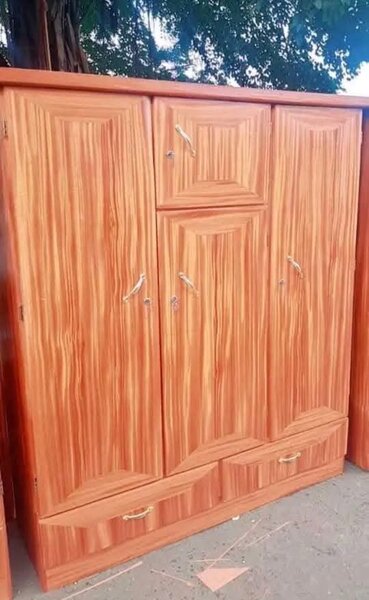 Armoire en bois élégante