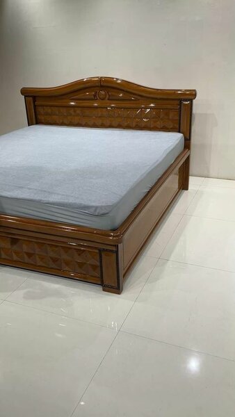 Lit en bois avec rangement