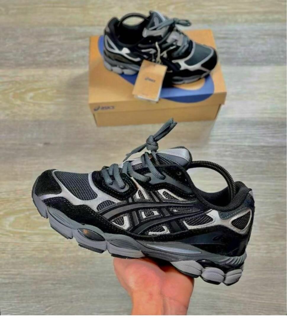 Chaussures de sport Asics noir et gris