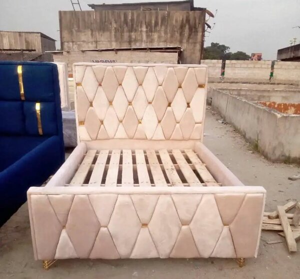 Lit double capitonné simili cuir beige
