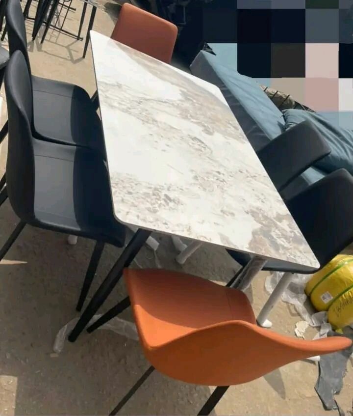 Table à manger design moderne