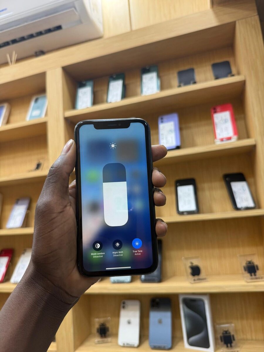 iPhone XR Noir 64GB