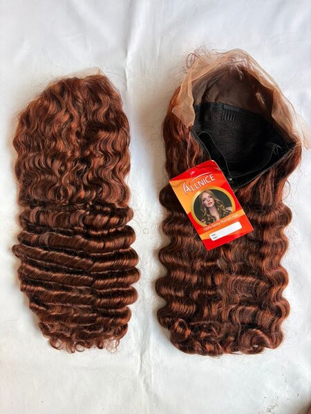 Perruque ondulée châtain