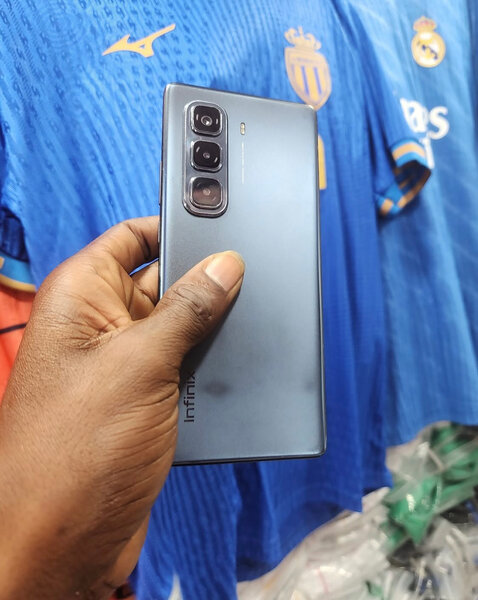 Smartphone Infinix moderne