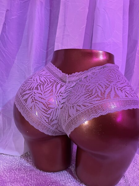 Culotte en dentelle blanche