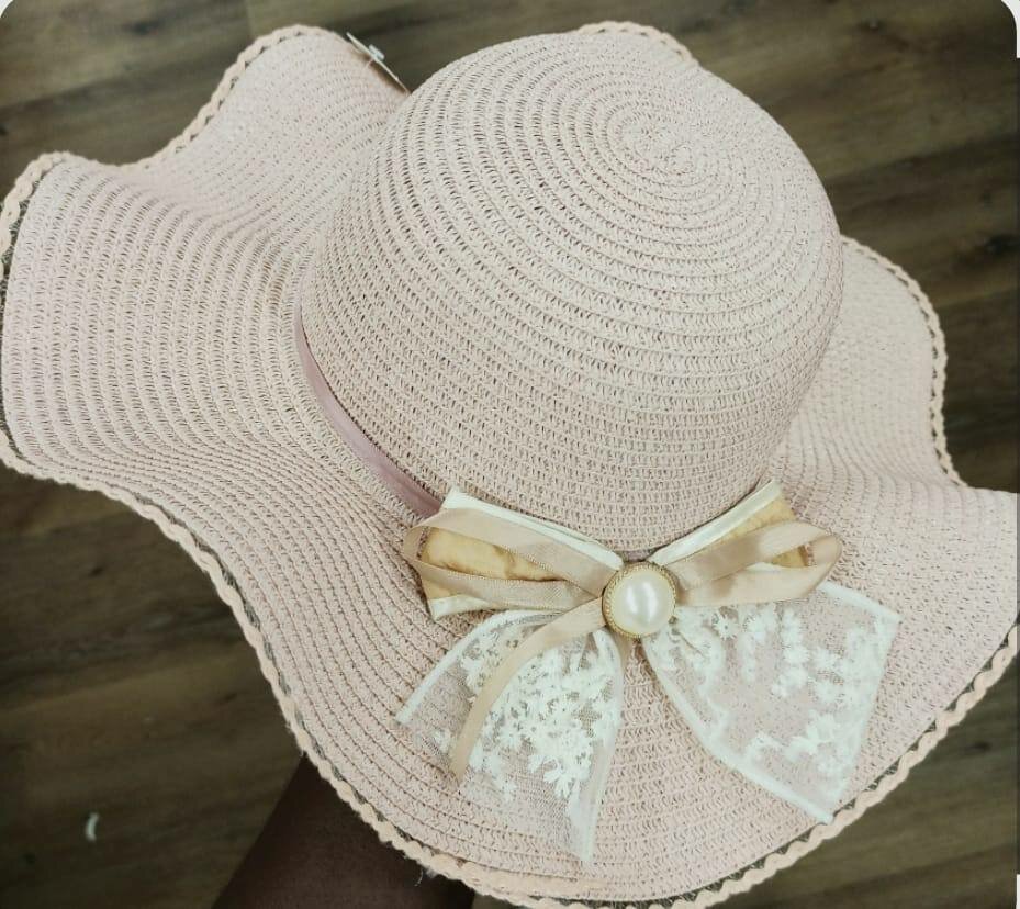 Chapeau d'été rose élégant