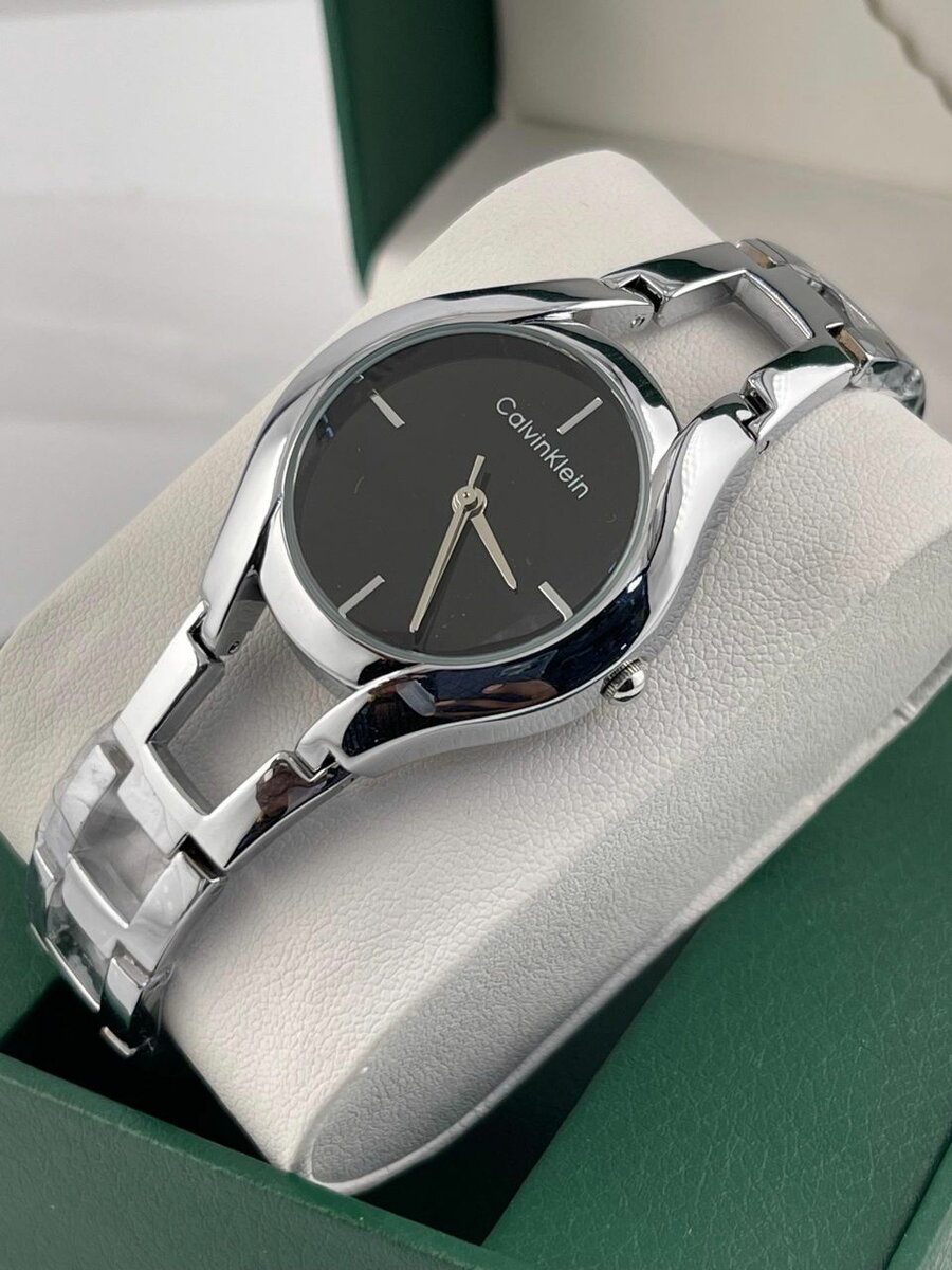 Montre Élégante Femme Dorée