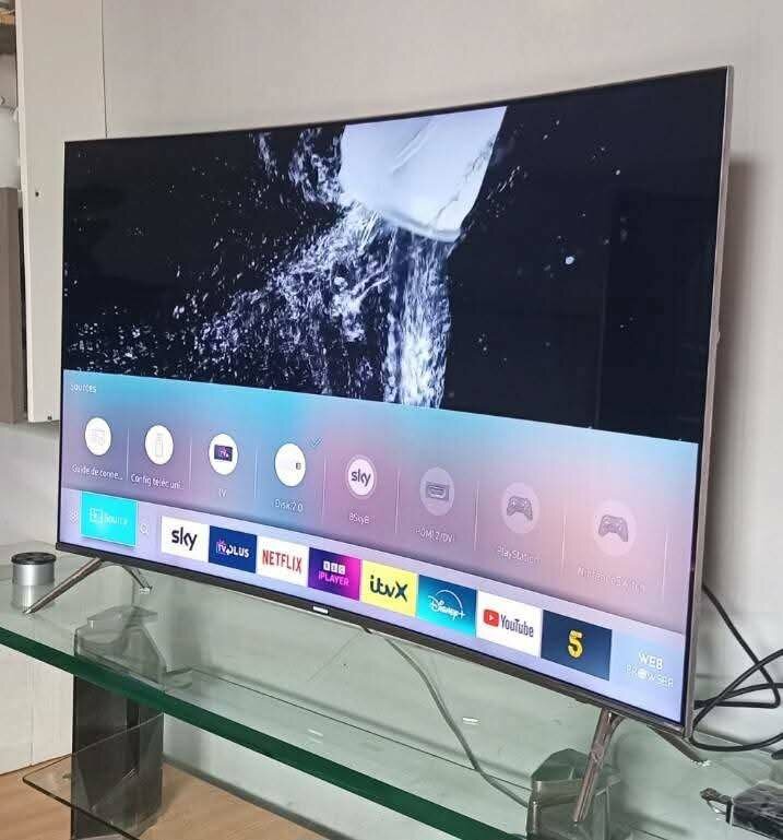 Téléviseur incurvé UHD intelligent