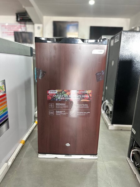 Mini-réfrigérateur compact moderne