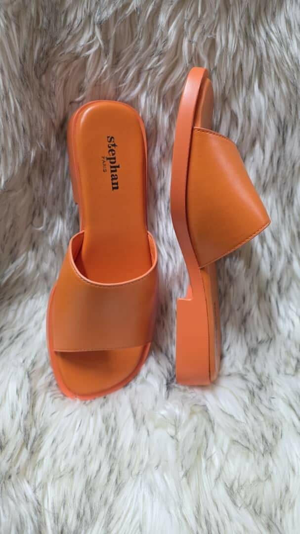 Mules en cuir doré et noir tendance