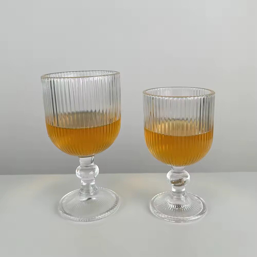 12 Verre à vin en verre côtelé