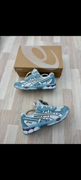 Chaussures de course bleues élégantes