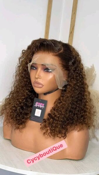 Perruque Bouclée en Dentelle