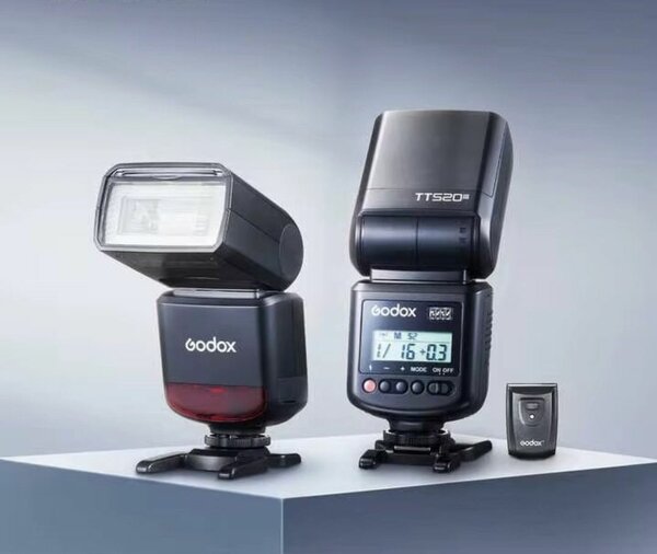 Flash Godox TT520II avec Télécommande