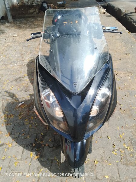 Yamaha Maxi-Scooter Noir
