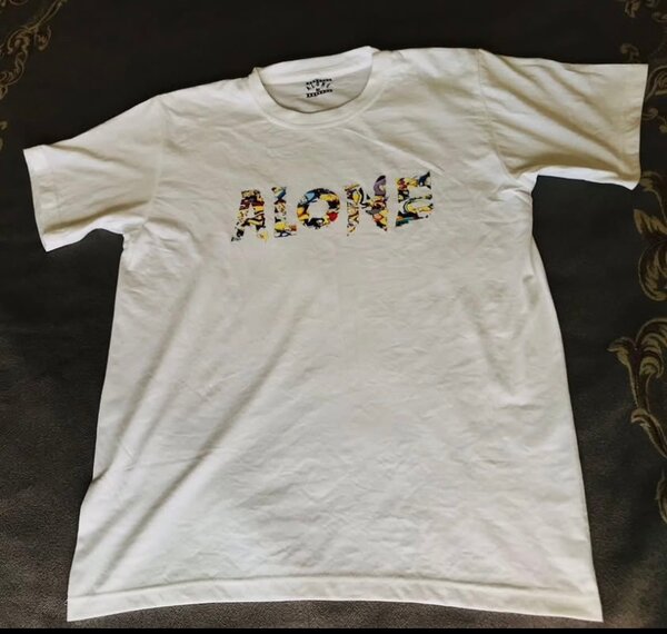 T-shirt imprimé "Alone"