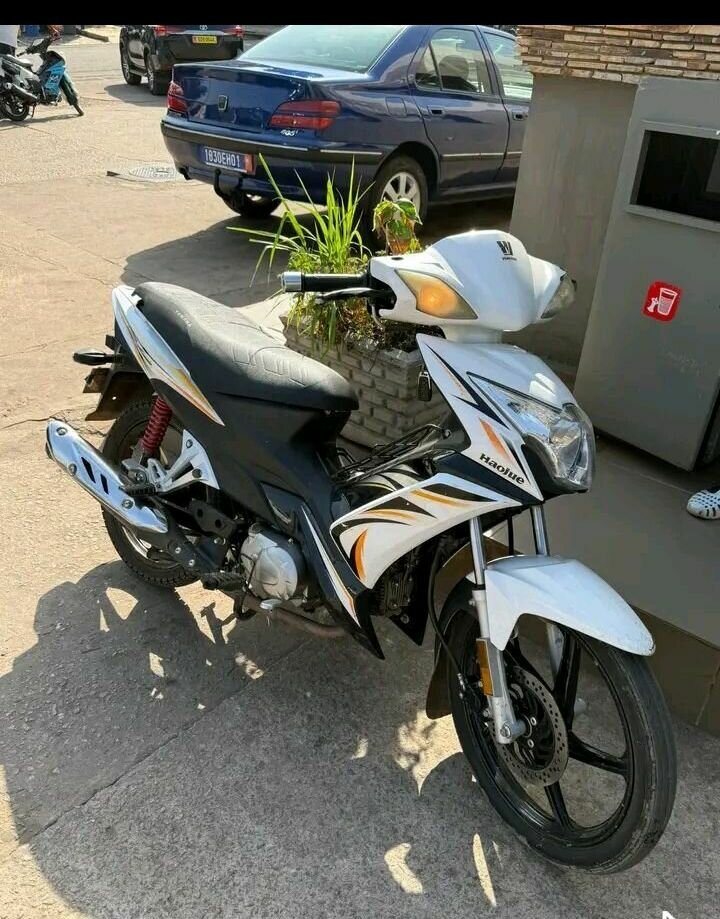 moto Honda Wave s blanc