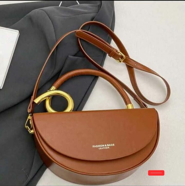 Sac à main demi-lune élégant