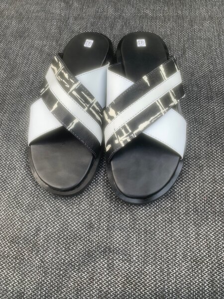 Sandales croisées en cuir