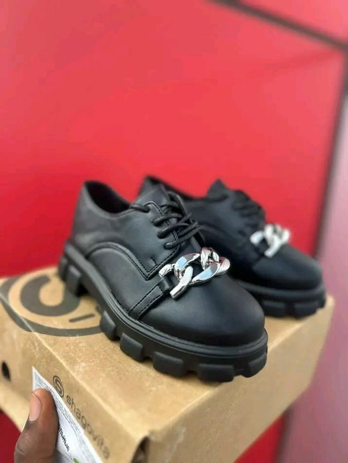 Chaussures noires Shagovia élégantes