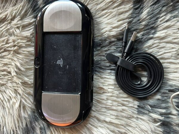 PS Vita Slim Craquée  64GB +30