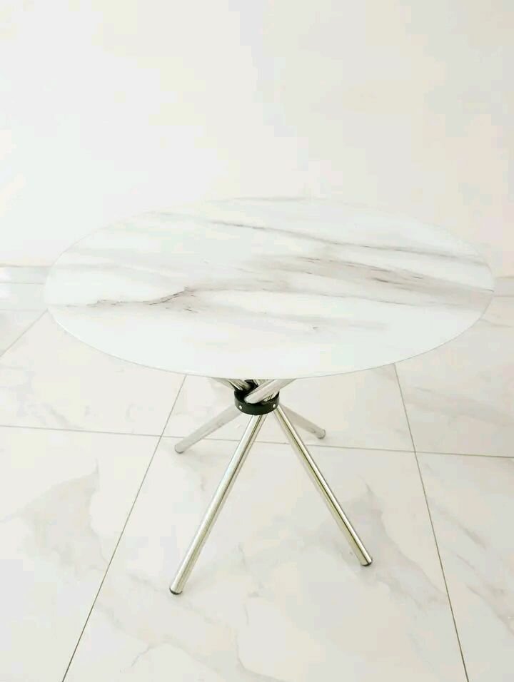 Table basse design en marbre blanc