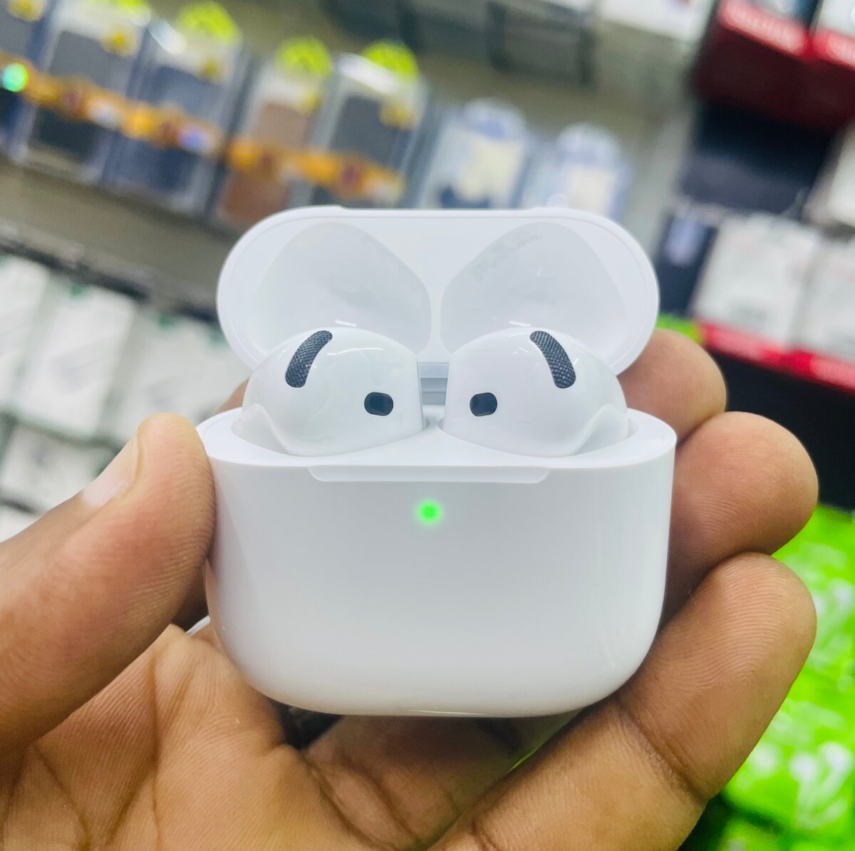 Apple AirPods 4 ANC