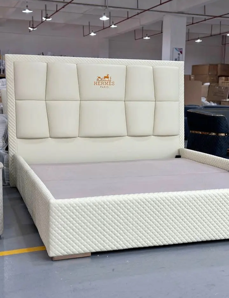 Lit double capitonné en cuir