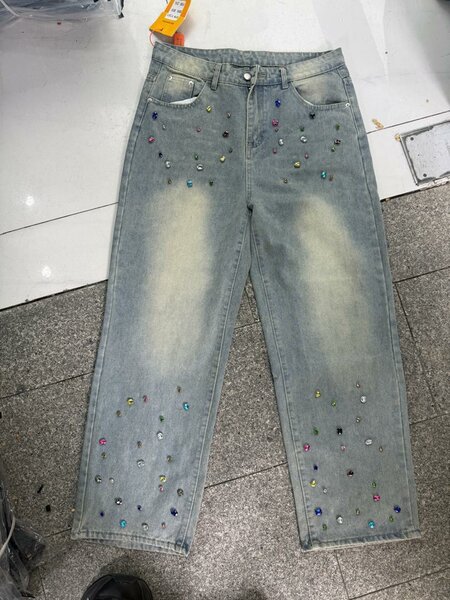 Jeans tendance brodés