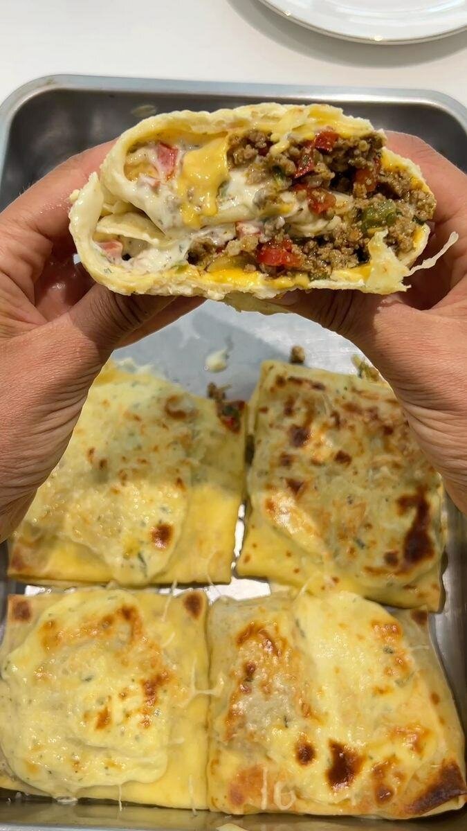 Crêpes fourrées au fromage et bœuf