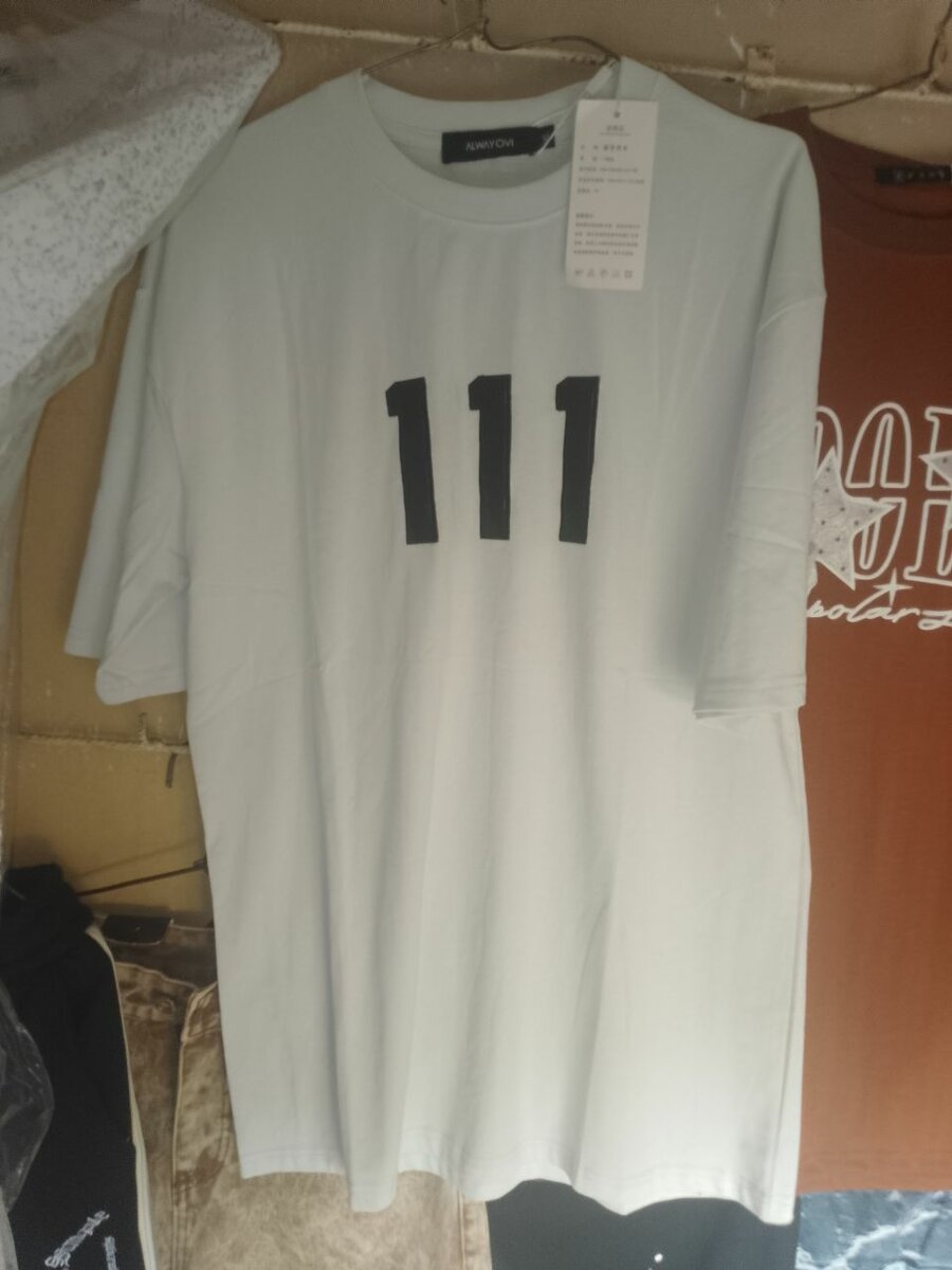 T-shirt à motifs graphiques