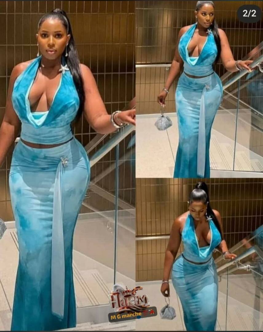 Robe élégante bleu décolletée