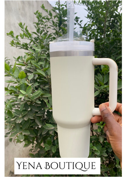 Tasse isotherme avec paille