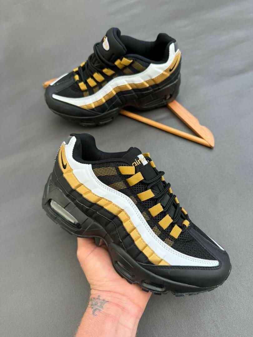 Baskets Air Max Noires et Or