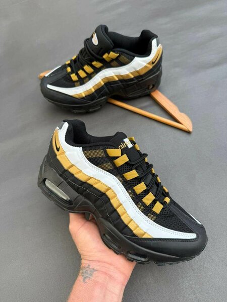 Baskets Air Max Noires et Or