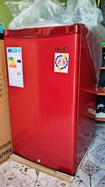 Mini réfrigérateur compact rouge