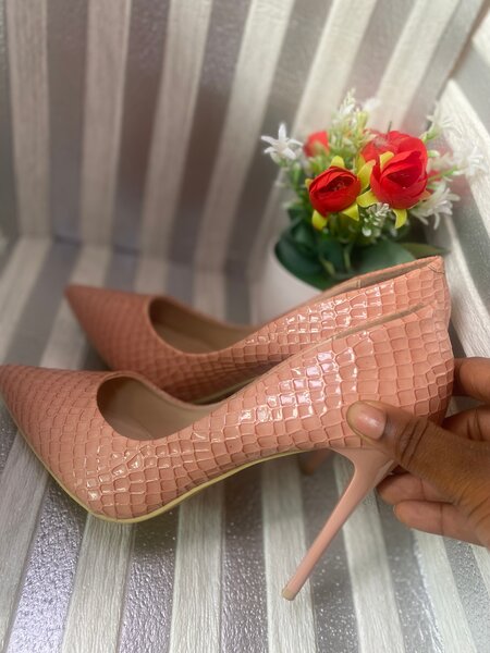 Escarpins en cuir rose chic