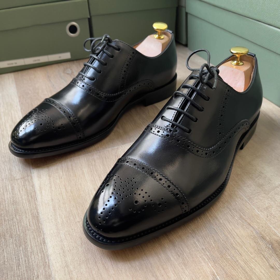 Chaussures habillées en cuir noir et vert