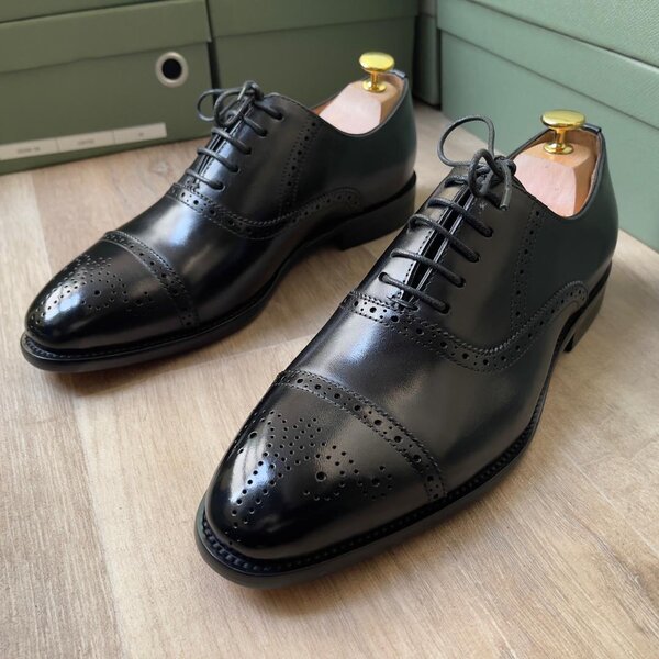 Chaussures habillées en cuir noir et vert