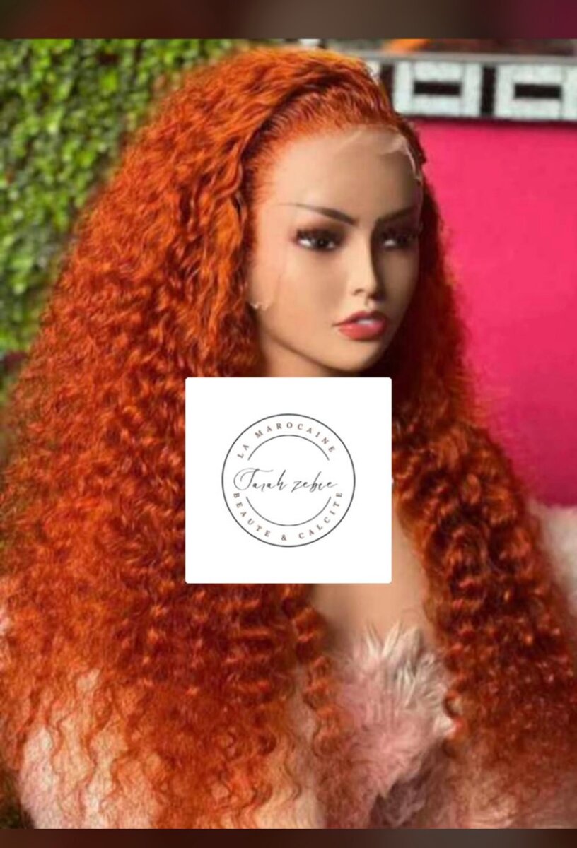 Perruque longue bouclée rouge