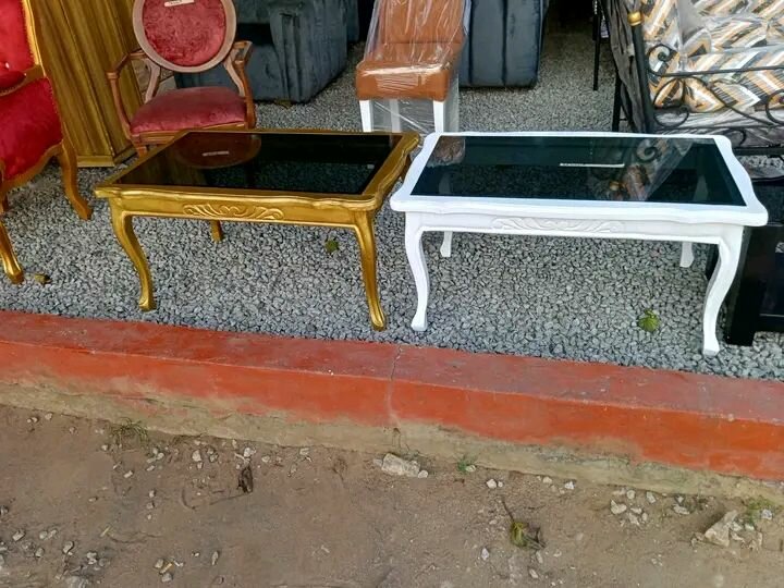 Tables basses en bois avec verre