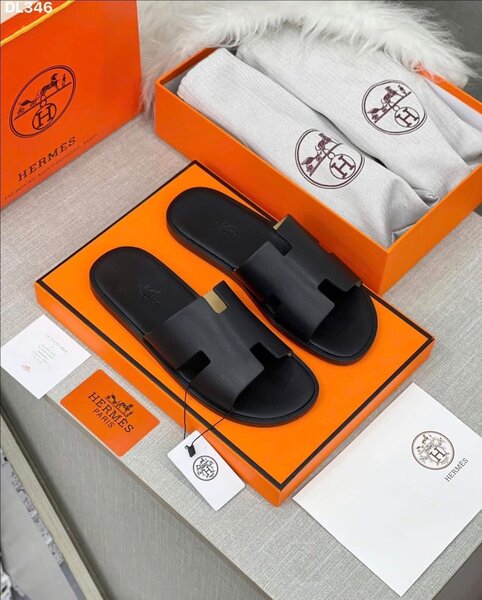 Sandales en cuir noir élégantes